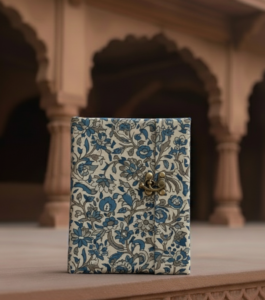 (Preorder) Lock diary flowers off white