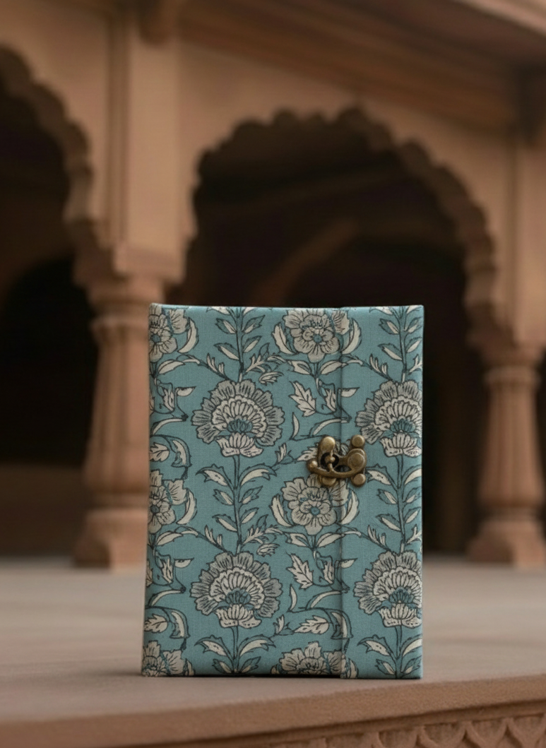 (Preorder) Lock diary light blue